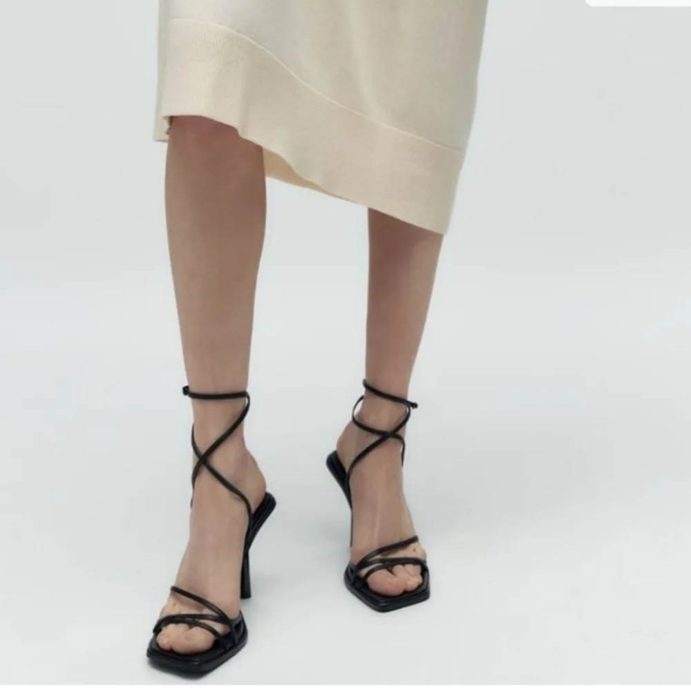 ZARA HIGH-HEEL STRAPPY SANDALS BLACK SIZE 10 3342/110